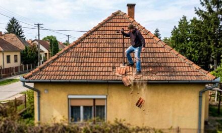 Szélhámos szakik: 6 milliót kértek a tetőjavításhoz szükséges anyagokra, majd újabb 7 milliót akartak kicsalni a tulajdonostól