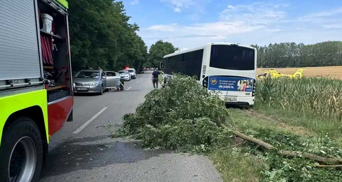 Újabb buszbaleset: egy ember meghalt, tizen megsérültek Debrecen és Ebes között
