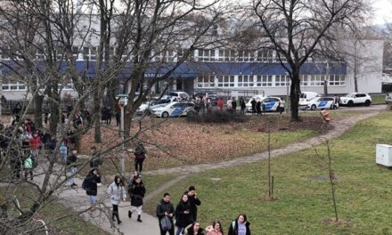 Elítélte a bíróság a tömeges bombariadót szervező kamaszt: nem akadt iskolába járni, ezért 300 iskolának küldött fenyegető levelet