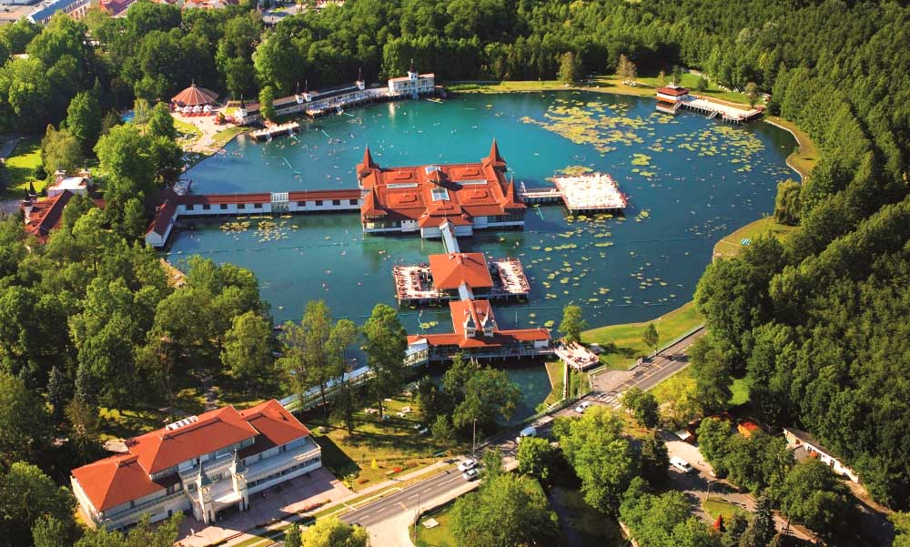 Tragédia: belefulladt a Hévízi-tóba egy német turista