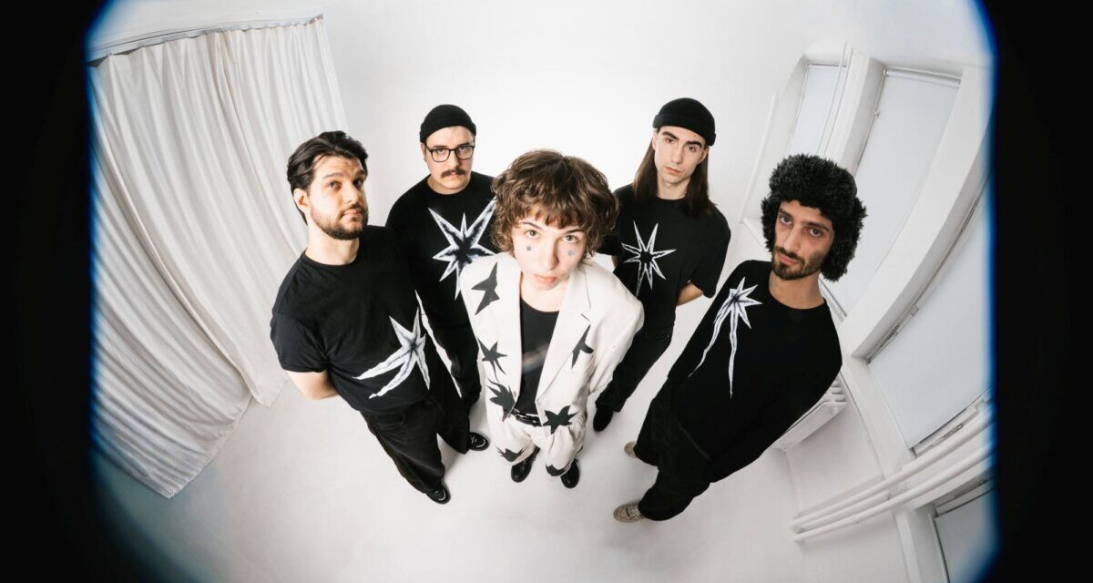 „Huszonöt percig voltam a szívhalál állapotában” – koncert közben élesztették újra a Loophia énekesnőjét