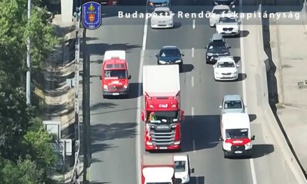 Rendőrségi razzia az M7-en: Drónokkal figyelték a leállósávban pofátlankodó autósokat, egymás után bírságolták meg őket