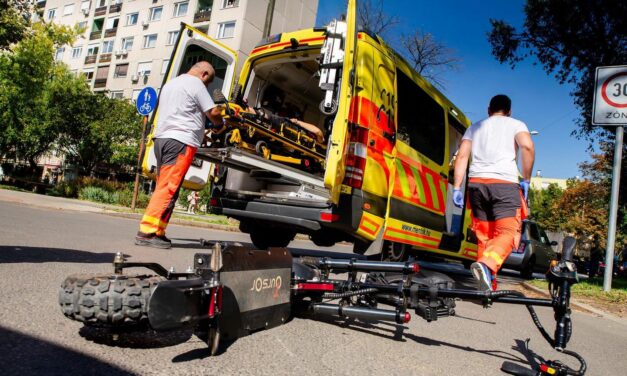 Tizenévesek szenvedtek súlyos rollerbalesetet: az egyik fiút eszméletlen állapotban vitték kórházba