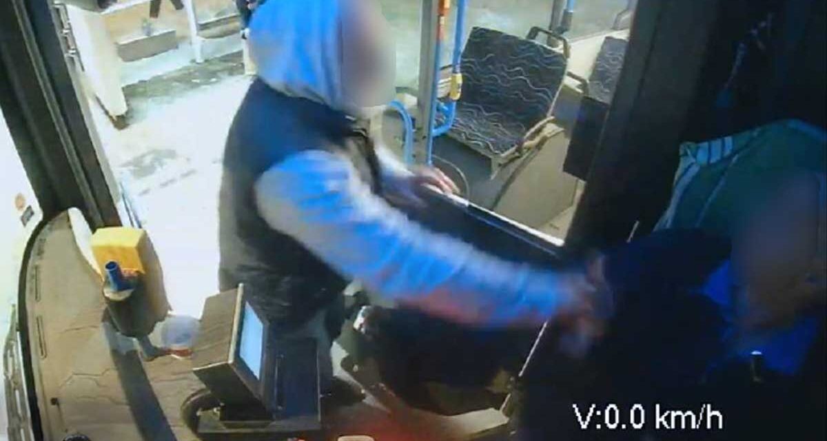 Ököllel verte a buszsofőrt a végállomáson az erőszakos férfi, vádat emeltek ellene, sok évre börtönbe kerülhet