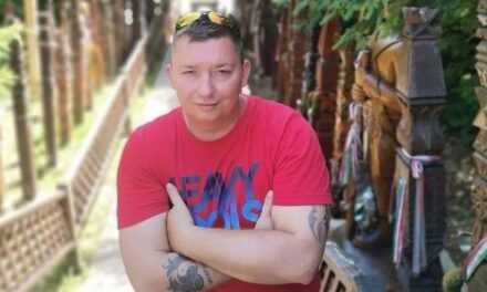 Házkutatást tartottak, majd előállították a rendőrök Szakács Istvánt, a lejáratóvideóról elhíresült megafonost