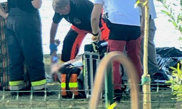 Szívrohamban halhatott meg a fonyódi strandon SUP-ozó férfi, lánya végignézte, ahogyan a mentősök küzdenek édesapja életéért