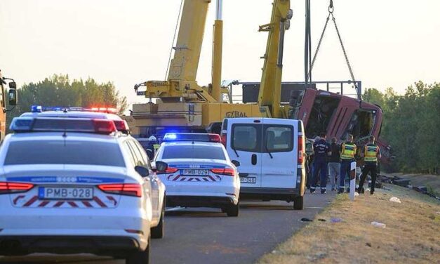 Már 6 halottat azonosítottak az M3-ason történt buszbaleset áldozatai közül: vasárnap óta folyamatosan műtik a sérülteket