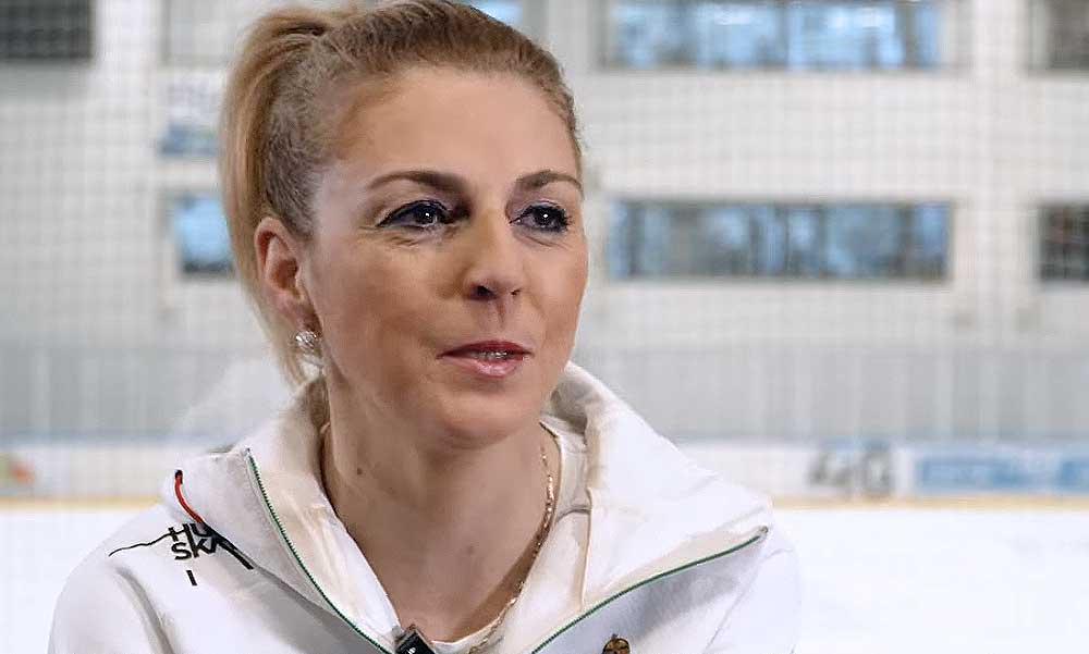 Arcon ütötte, kulcscsomót dobott hozzájuk és éheztette tanítványait Sebestyén Júlia: vádat emeltek a korcsolyaedző ellen