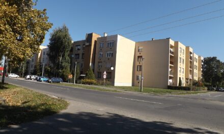 Fényes nappal szúrta hasba az állami gondozott kamaszt a mátészalkai férfi – őrizetbe vették a 71 éves férfit