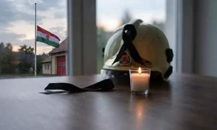Halálos motorbaleset Devecsernél: kukásautóval ütközött egy szabadnapos tűzoltó, a főtörzsőrmester a helyszínen meghalt