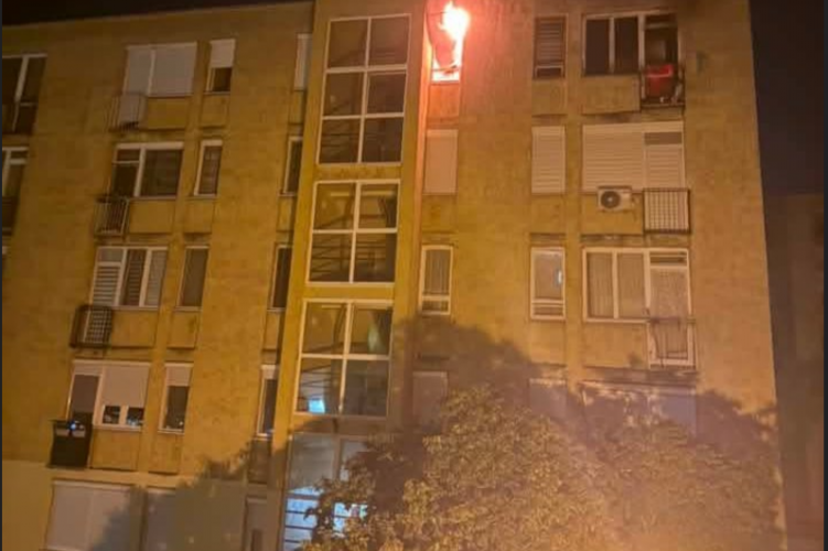 Mentés közben két rendőr is megsérült a kazincbarcikai lakástűzben