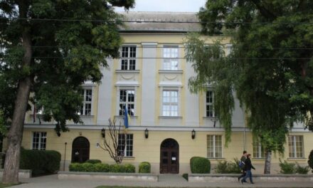 Pánik a bicskei iskolában: leszólított egy kislányt egy idegen férfi, azt kérte, üljön be mellé – a szülők feljelentést tettek