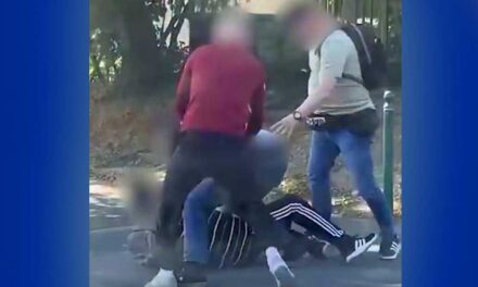 A zsaruk karjaiba sétált a betörő Budapesten: A rendőrök szeme láttára tört be egy lakásba az ékszerrabló férfi