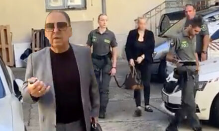 Elszámoltatás: Fásy Ádám feleségét vezetőszáron vitték a kecskeméti bíróságra az NKA pénzek miatt, a mulatós zenész is megjelent a tárgyaláson