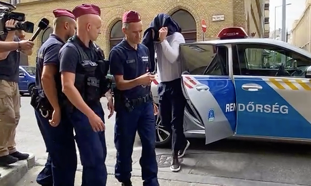 Elszámoltatás: bilincsben vitték a börtönbe Tiborcz István egykori üzlettársát, Jellinek Dánielt – videó a cikkben