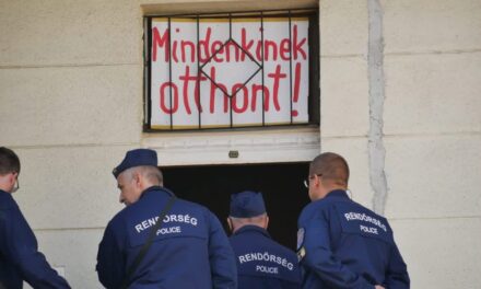 50 ukrán menekültet lakoltattak ki Budapesten, miután egy magát tulajdonosnak kiadó férfitól béreltek házat: végrehajtókat küldtek rájuk
