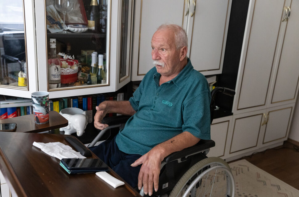 „A nap 23 órájában már rajta volt egy maszk, egy gép, ami a tüdőkapacitását segítette” – meghalt Skripeg Béla etyeki polgárőr, Karsai Dániel harcostársa