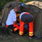 Meztelenül, önkívületlen állapotban találtak rá egy részeg férfira a tatai Derítő-tónál, mentőt kellett hívni hozzá