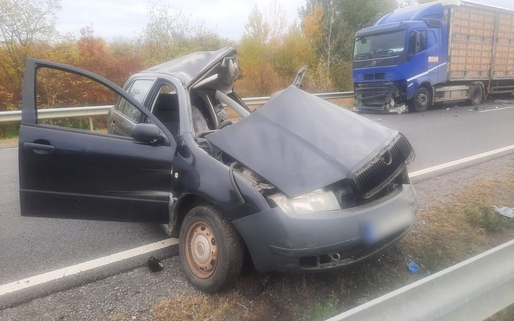 Születésnapján halt meg a Nyírpazonyban balesetet szenvedett 69 éves férfi, autója egy csirkeszállító kamionnal ütközött