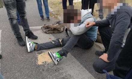 Rolleres baleset Óbudán: a piroson ment át a fiatal fiú, elgázolta egy autós