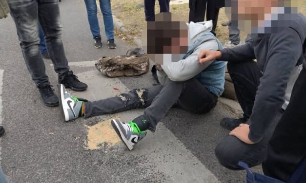 Rolleres baleset Óbudán: a piroson ment át a fiatal fiú, elgázolta egy autós