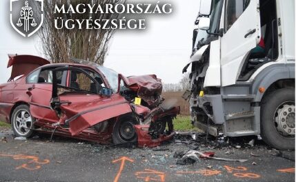 „Hogy a fiam már nincs életben, a hivatalos értesítésnél hamarabb kiderítettem” – iskolatársa vitte halálba a 19 éves Sándort, megszólalt a gyászoló édesanya