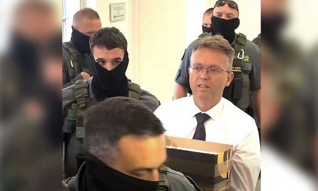 Elszámoltatás: letartóztatták Hankó Balázst, a volt miniszter gödöllői otthonában házkutatást tartanak a NAV kommandósai – videó