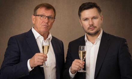 Erről szól az MNB-ügy: Matolcsy György átutalta fiának, Ádámnak az állami milliárdokat, de közbeiktattak egy rakás céget, hogy ne legyen feltünő – Százmilliárdos kavarás a nemzeti banktól a dubaji luxusig