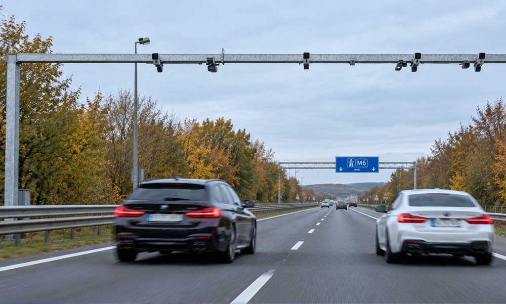 Átlagsebességet mértek az M6-oson: 213 km/h-s sebességet mutattak a műszerek, a rendőrség egyelőre mégsem büntethet
